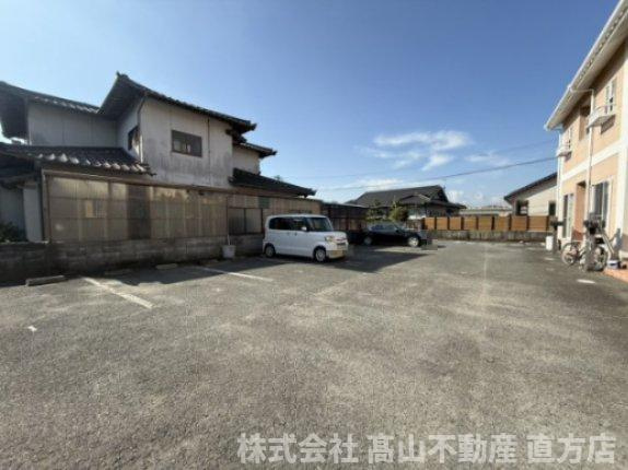 直方市大字中泉のテラスの駐車場