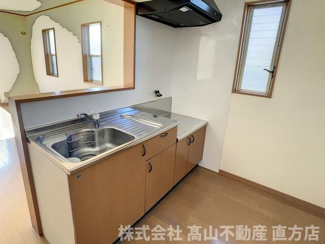 直方市大字中泉のテラスのキッチン