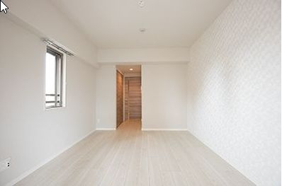 グロリアコート市川の居間・リビング