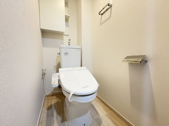 【トイレ】 | シーズンスイート志木の杜　(丸井志木店) | 現地（2025年11月）撮影
シンプルで清潔感のあるトイレです。

