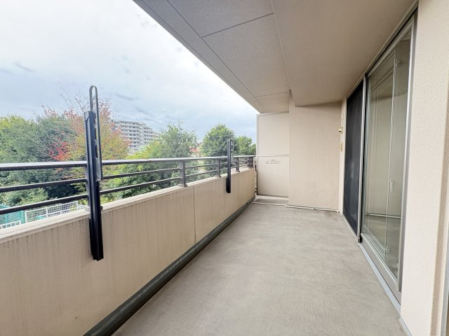 【バルコニー】 | シーズンスイート志木の杜　(丸井志木店) | 現地（2025年11月）撮影
奥行のあるバルコニー。