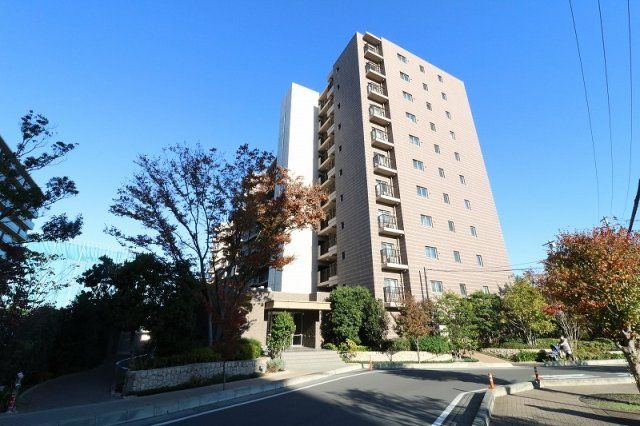 【外観】 | シーズンスイート志木の杜　(丸井志木店) | 明るい南東向きのリビング。陽射しが心地よい空間です。