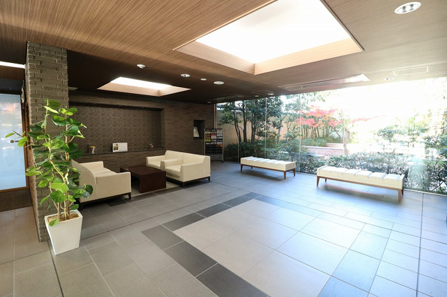 【エントランス】 | シーズンスイート志木の杜　(丸井志木店) | セキュリティも整ったエントランス。