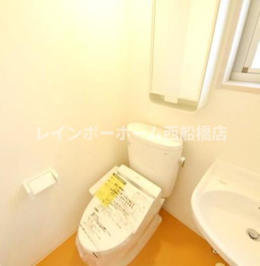 イチカワアパートメンツ+アトリエのトイレ