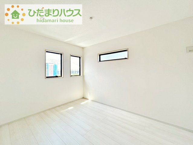 【洋室】 | つくば市高見原1丁目23-P1　新築戸建　10号棟 | お掃除しやすく、清潔感を保てるのでダニも発生しにくいフローリング♪