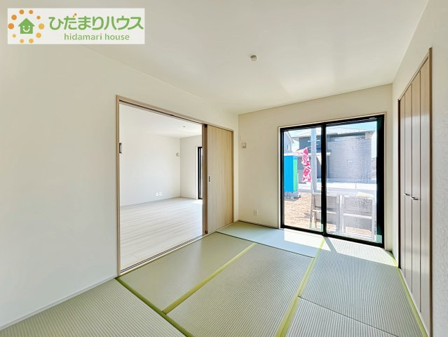 【和室】 | つくば市高見原1丁目23-P1　新築戸建　10号棟 | 小さなお子さまのいる方におすすめ！リビング横の和室でお子様が遊んでる様子も確認できます(^^)/
