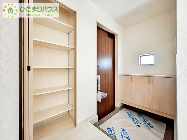 【玄関】 | つくば市高見原1丁目23-P1　新築戸建　10号棟 | 家族の靴をたっぷり収納！大型シューズクローゼット付き(^^♪
