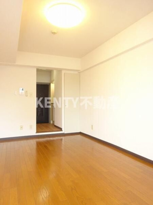 【居間・リビング】 | ルーブル鵜の木Ⅱ | ゆったり過ごせるリビングです