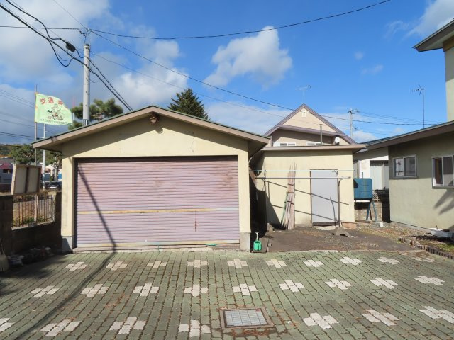 北見市花月町１１番地４、１１番３４８　中古売家の駐車場