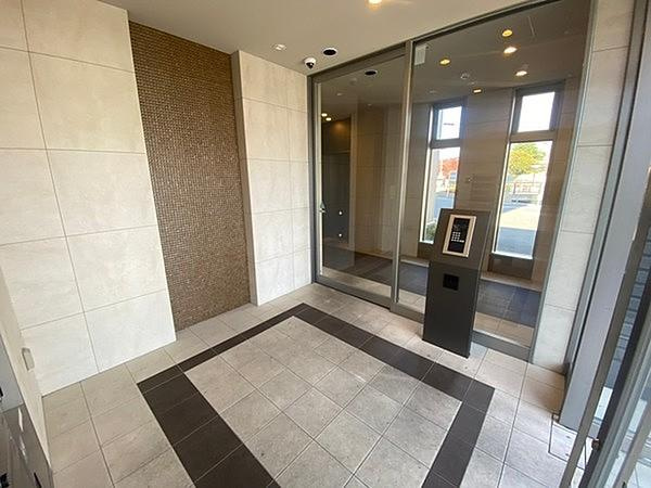 グラン・フィオーレ向日町のエントランス