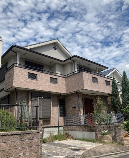 香里ケ丘3丁目　中古一戸建ての外観|新しい生活にいかがでしょうか？外観はお住まいの顔になります。こだわりたいポイントですね。外壁塗装や屋根塗装のご相談も承っております。
■現地内覧・資金計画相談・住宅ローン相談もお問合せ受付中■