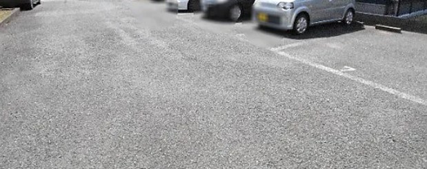 エーデルハイム加倉の駐車場