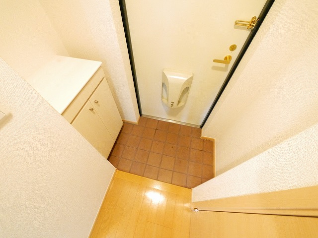 サンシャイン　富雄駅前の玄関|収納もある玄関です