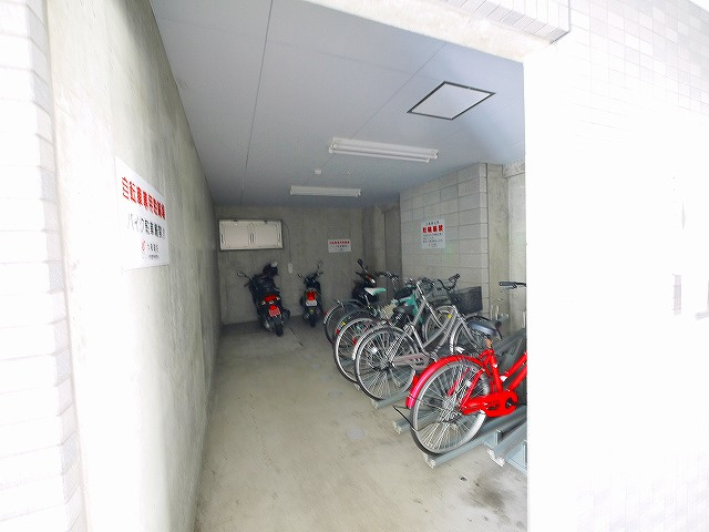 サンシャイン　富雄駅前のその他共用部分|駐輪場