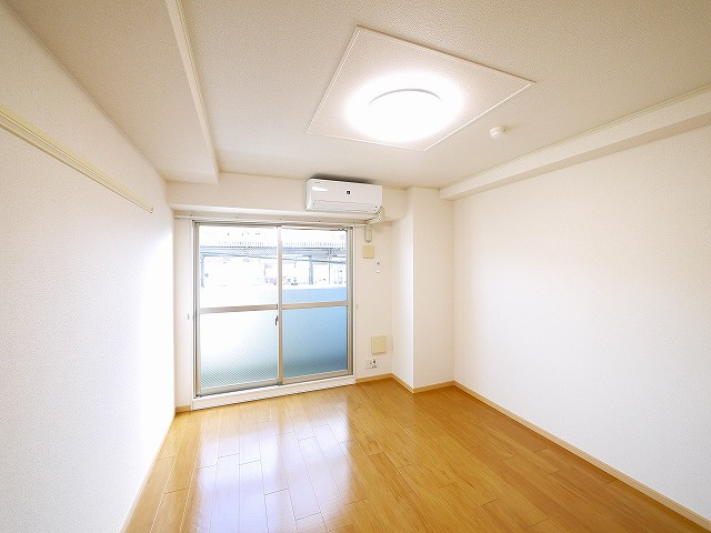 サンシャイン　富雄駅前の居間・リビング