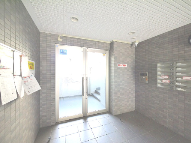 サンシャイン　富雄駅前のエントランス|ゆとりのあるエントランスです