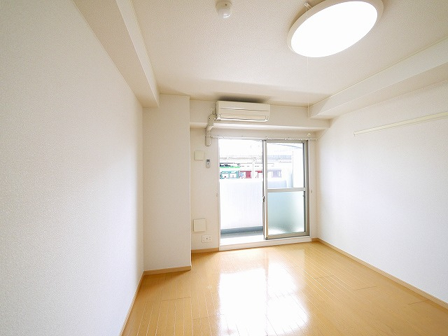 サンシャイン　富雄駅前の居間・リビング|ゆったりとした居間です