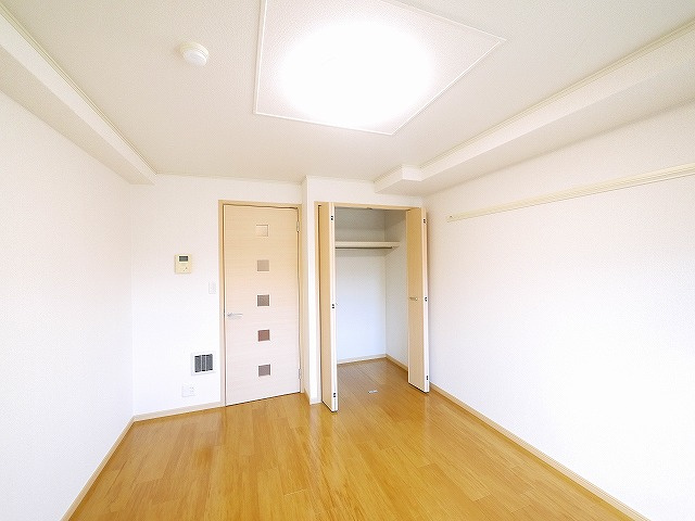 サンシャイン　富雄駅前の洋室