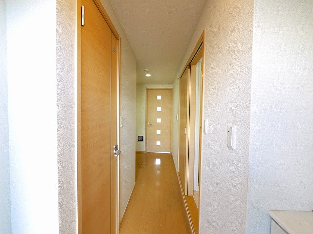 サンシャイン　富雄駅前の玄関|収納もある玄関です