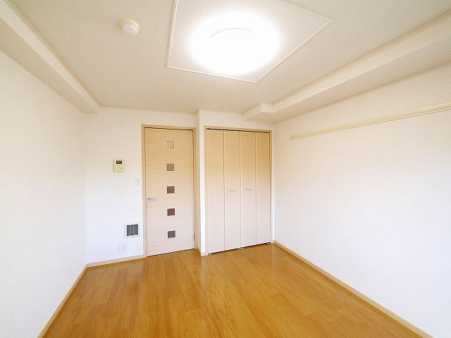 サンシャイン　富雄駅前の居間・リビング