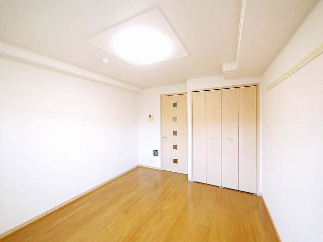 サンシャイン　富雄駅前の寝室