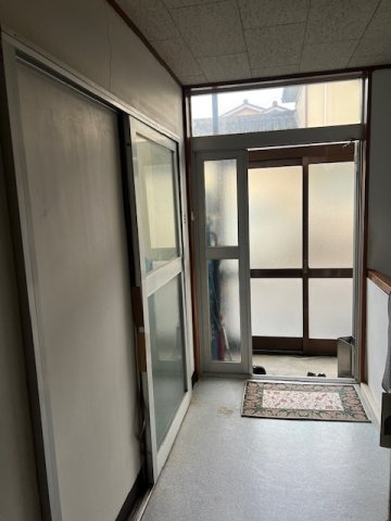 金沢市昌永町　中古戸建の玄関