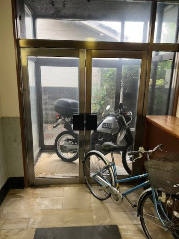 金沢市昌永町　中古戸建の玄関