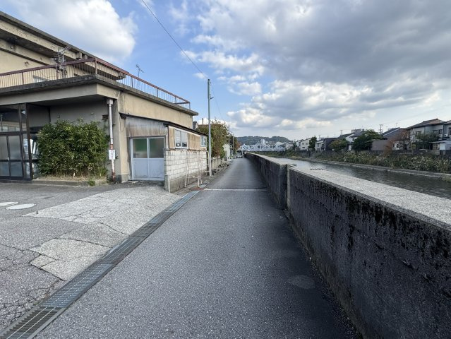 金沢市昌永町　中古戸建の前面道路含む現地写真
