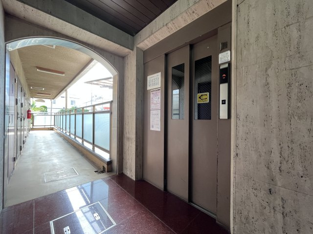 クローバー・メゾン公園南PartⅡのエントランス