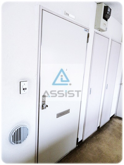 クヒオハイツの玄関