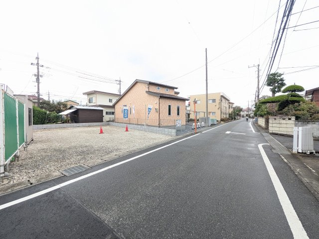八王子市　大楽寺町　建築条件付き売地の前面道路含む現地写真|～6ｍ道路に面している整形地～