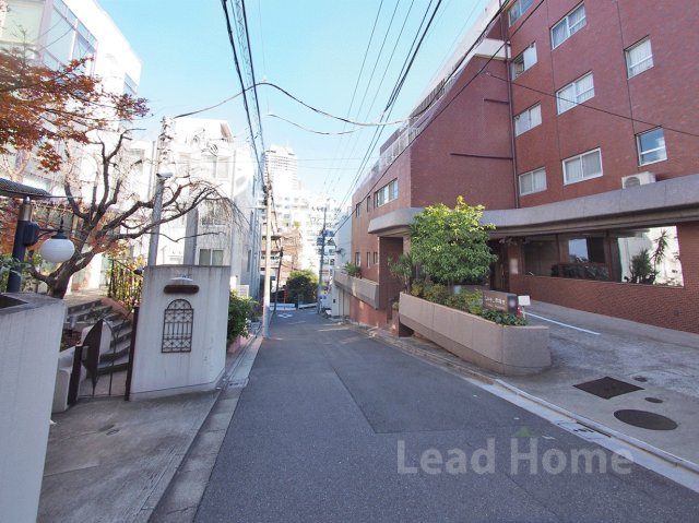 【その他】 | シャトー赤坂台 | 前面道路
