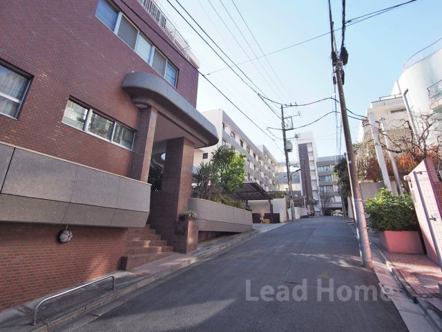 【その他】 | シャトー赤坂台 | 前面道路
