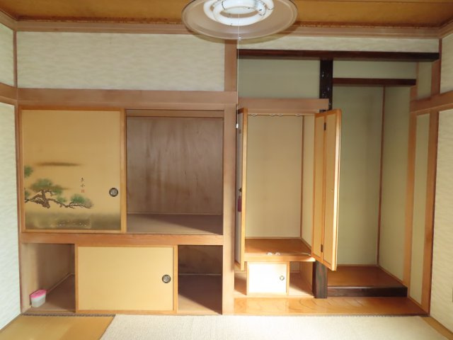 北見市末広町３４９番地３５　中古売家の和室|１階和室収納（押入・仏間・床の間）
