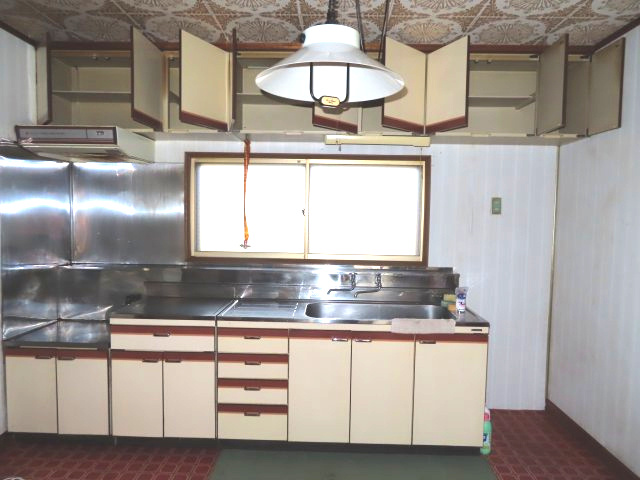 【キッチン】 | 北見市末広町３４９番地３５　中古売家 | 吊戸棚付キッチン