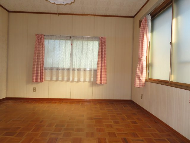 【洋室】 | 北見市末広町３４９番地３５　中古売家 | ２階東側８帖洋室