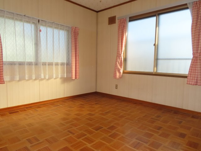 【洋室】 | 北見市末広町３４９番地３５　中古売家 | ２階東側８帖洋室