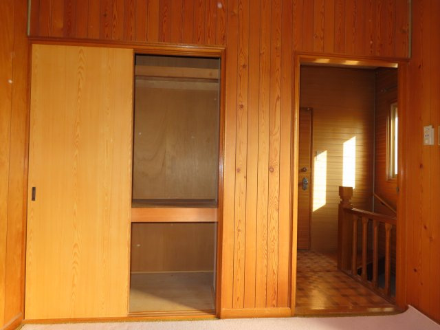 北見市末広町３４９番地３５　中古売家の収納|２階西側６帖洋室収納