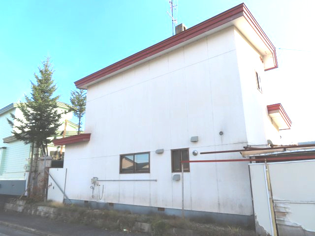 【外観】 | 北見市末広町３４９番地３５　中古売家 | 北側幅員10ｍ側外観