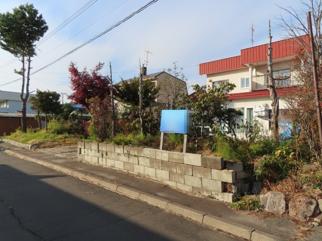 【外観】 | 北見市末広町３４９番地３５　中古売家 | 植栽あり