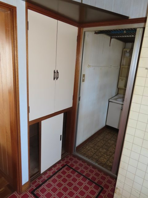 北見市末広町３４９番地３５　中古売家の収納|階段下収納