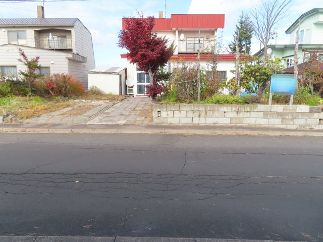 北見市末広町３４９番地３５　中古売家の前面道路含む現地写真
