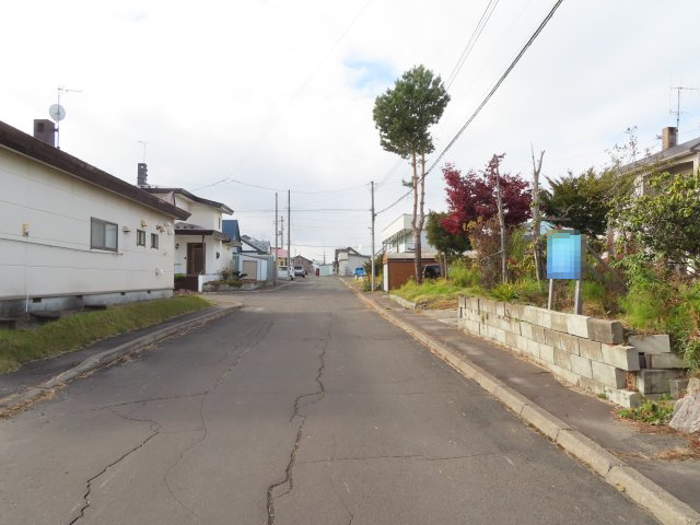 北見市末広町３４９番地３５　中古売家の前面道路含む現地写真