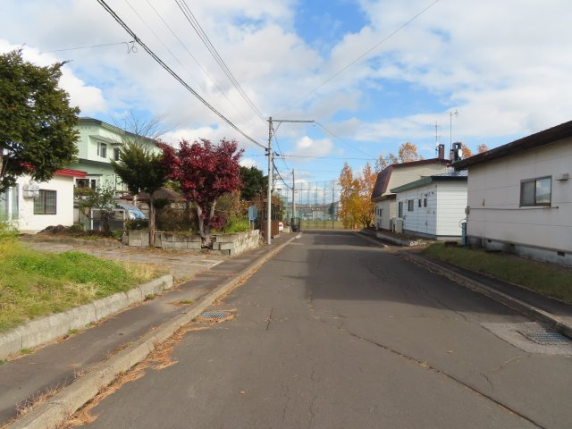北見市末広町３４９番地３５　中古売家の前面道路含む現地写真
