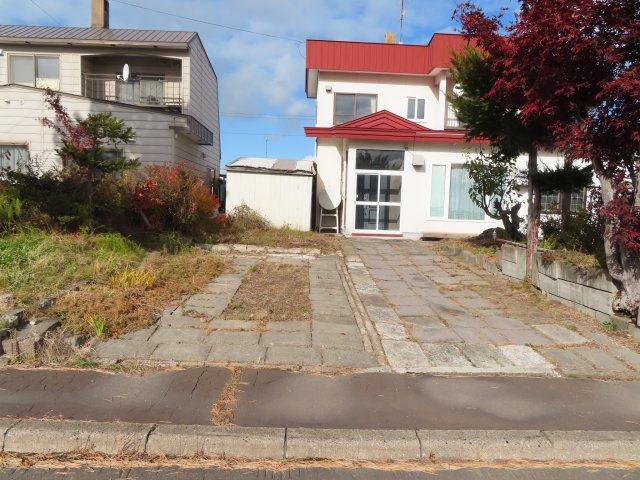 北見市末広町３４９番地３５　中古売家の駐車場