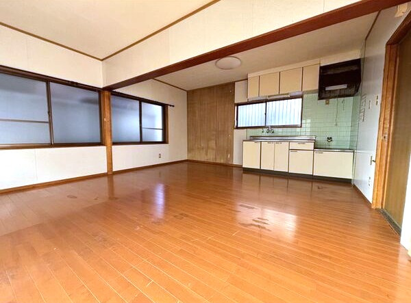 高山町４丁目貸家の居間・リビング
