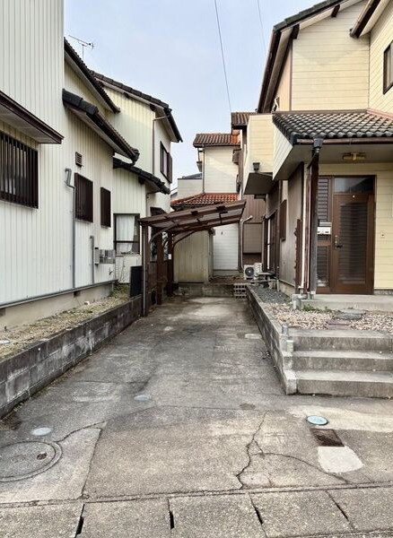 高山町４丁目貸家の駐車場