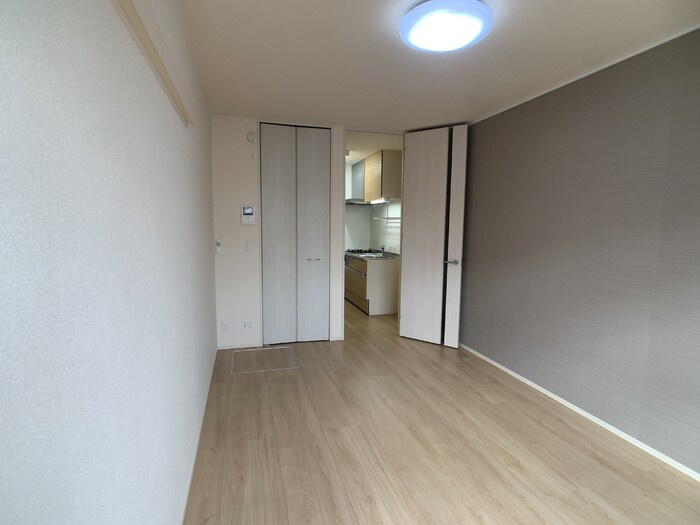 ウッドイン舳越の洋室