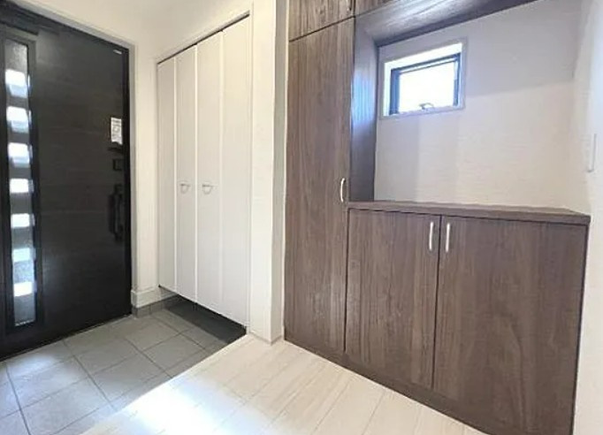 【新築】鶴ヶ島市下新田第２ １号棟の玄関|明るい玄関ホールです！