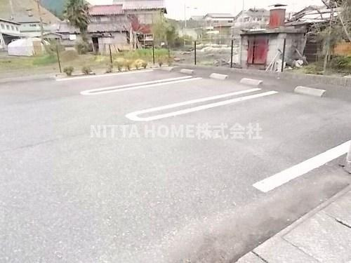 サニーハイツの駐車場|敷地内に駐車場があります＊
